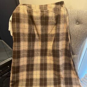 Plaid wool skirt. Size Medium. Like new. No defects.